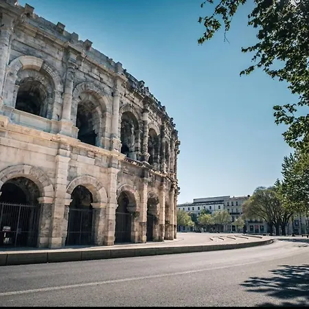 Centre H2 Arenes Charme Rooftop 尼姆