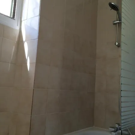 Centre H2 Arenes Charme Rooftop 公寓 尼姆