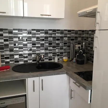 Centre H2 Arenes Charme Rooftop 公寓 尼姆