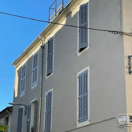 Centre H2 Arenes Charme Rooftop דירה